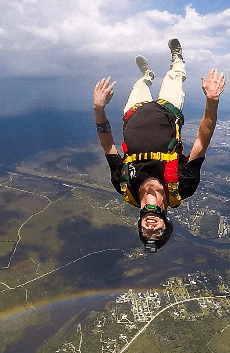 Saar skydiving upside-down